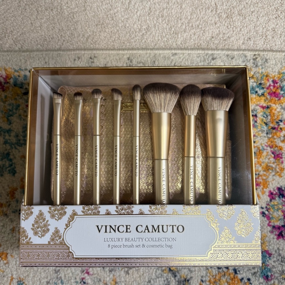 Vince Camuto Gold Makeup Brush Set with Makeup Bag NWT - Picture 4 of 4